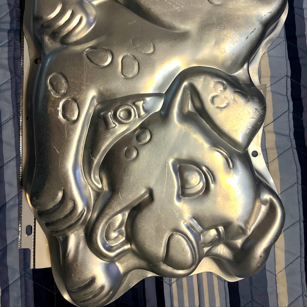 VINTAGE 101 DALMATIONS CAKE PAN